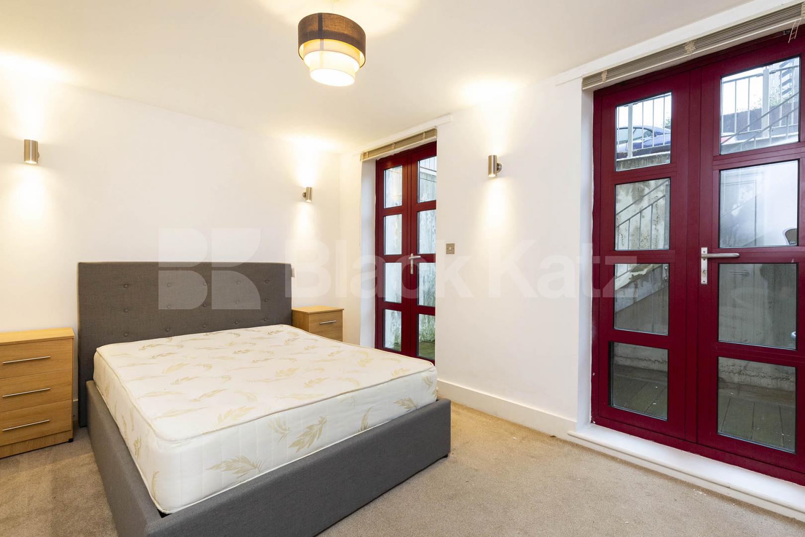 Split level modern and spacious 2 bed 2 bath in the shoreditch area  Quaker Street , Shoreditch 